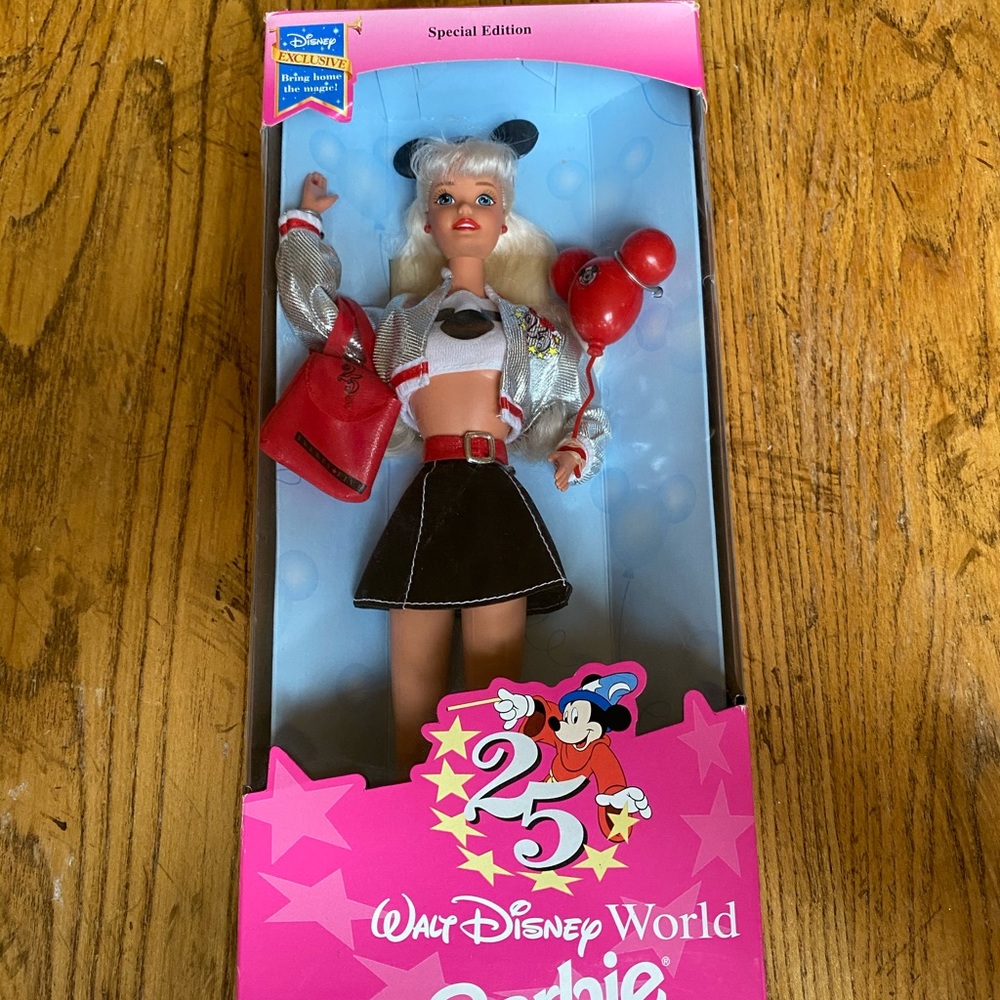 BARBIE WALT DISNEY WORLD SPECIAL EDITION
